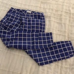 Old navy blue and white pixie pants! Size 4